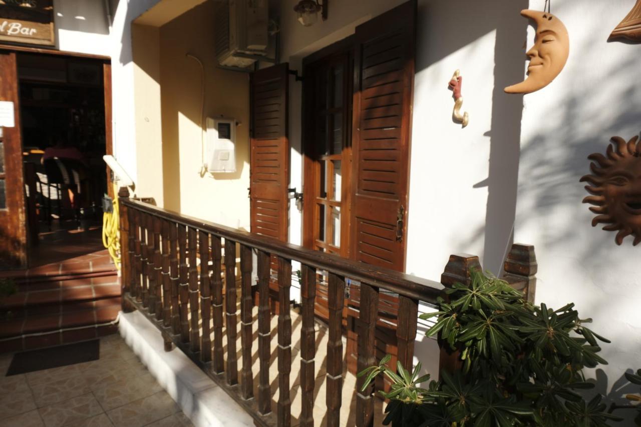 Taxiarchis Apartments Skiathos Chora Chambre photo