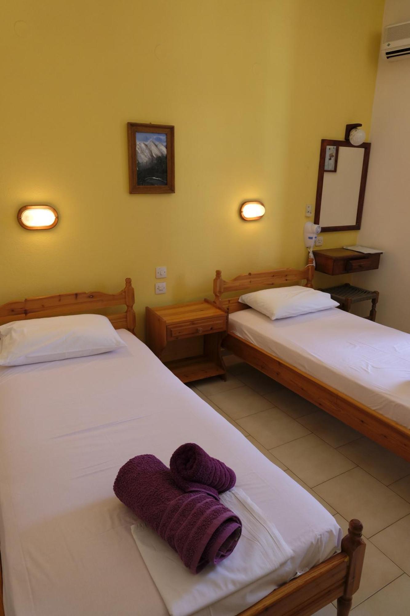 Taxiarchis Apartments Skiathos Chora Chambre photo